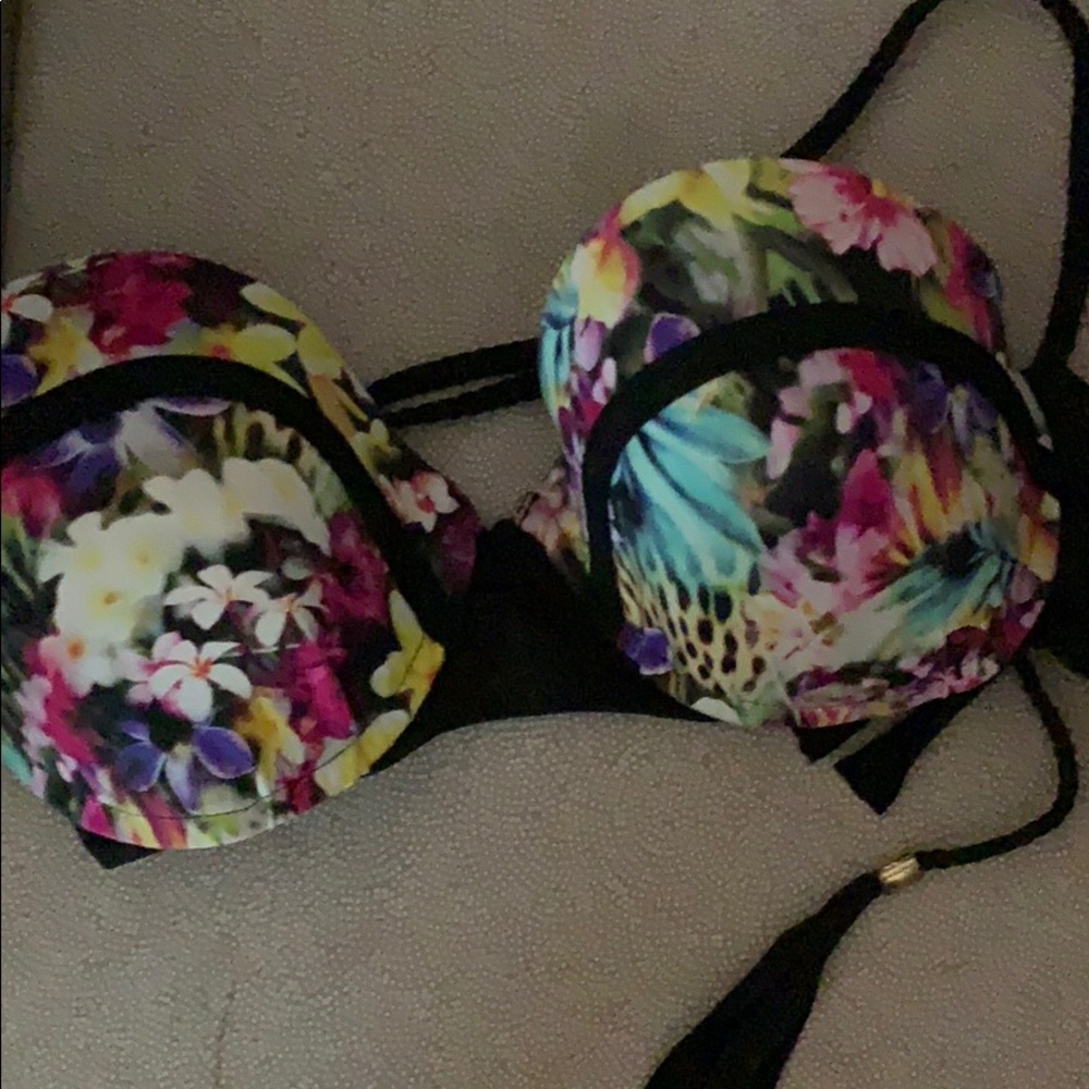 Beach bunny bikini top gently used